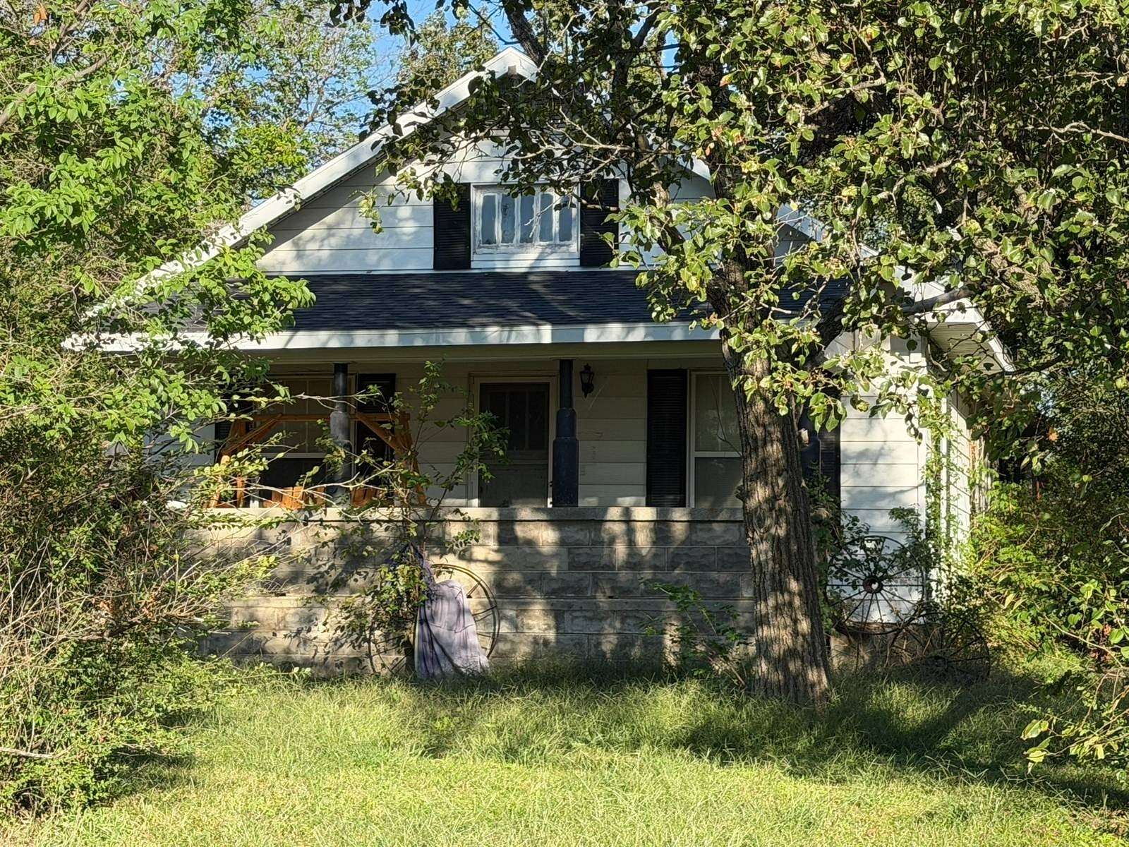 4 Acres of Land with Home for Sale in Chanute, Kansas