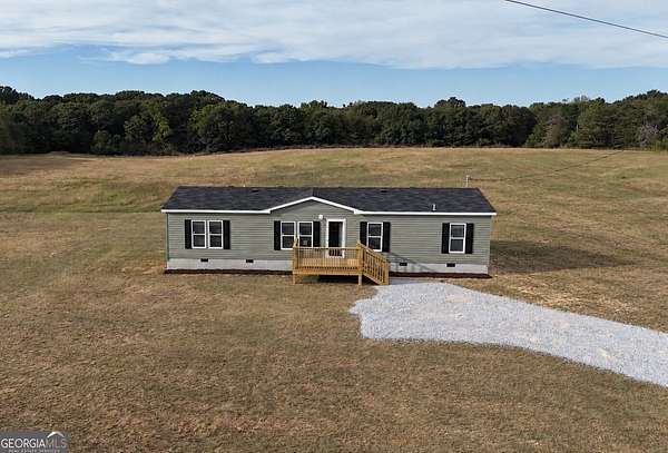 5.5 Acres of Land with Home for Sale in Hartwell, Georgia