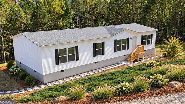 1.53 Acres of Land with Home for Sale in Toccoa, Georgia
