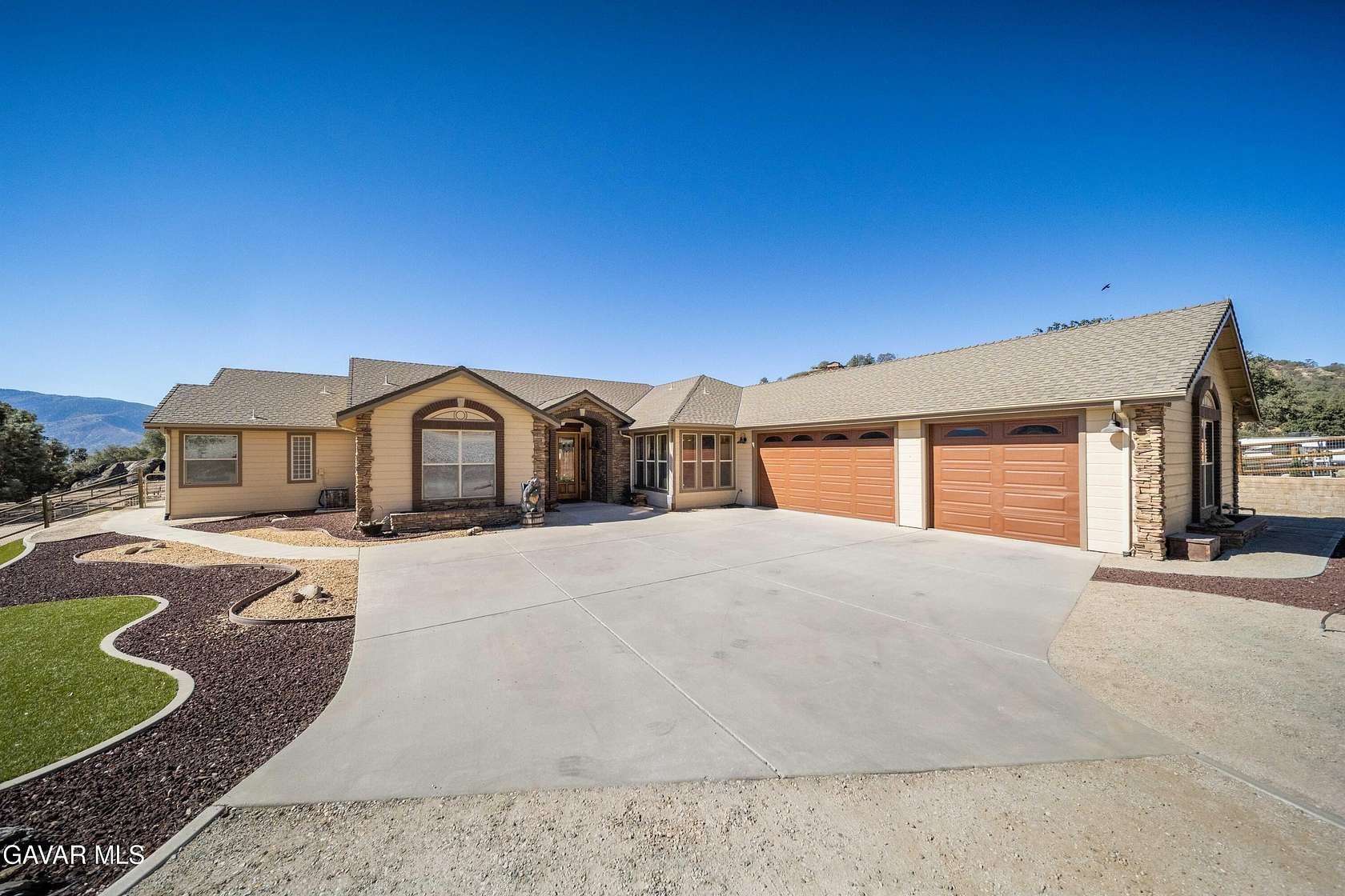 3.84 Acres of Land with Home for Sale in Tehachapi, California