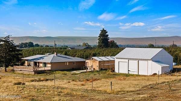 7.6 Acres of Land with Home for Sale in Zillah, Washington