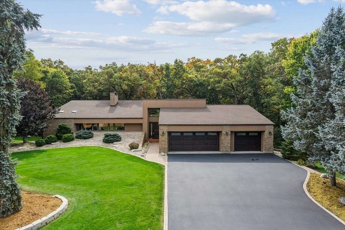 1.9 Acres of Land with Home for Sale in McHenry, Illinois