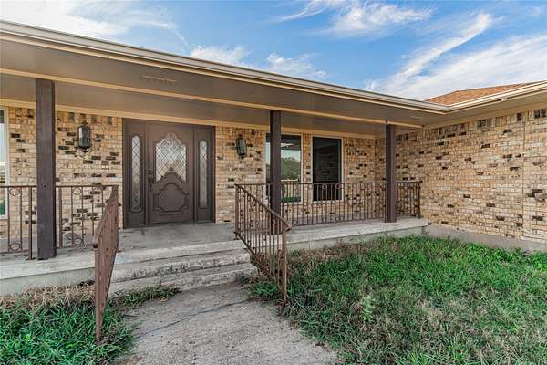 10 Acres of Land with Home for Lease in Rowlett, Texas