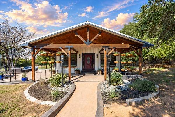 3.12 Acres of Land with Home for Sale in Waco, Texas