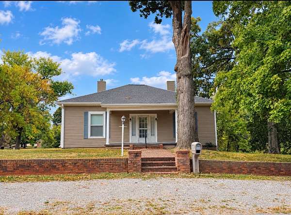 2 Acres of Land with Home for Sale in Hopkinsville, Kentucky