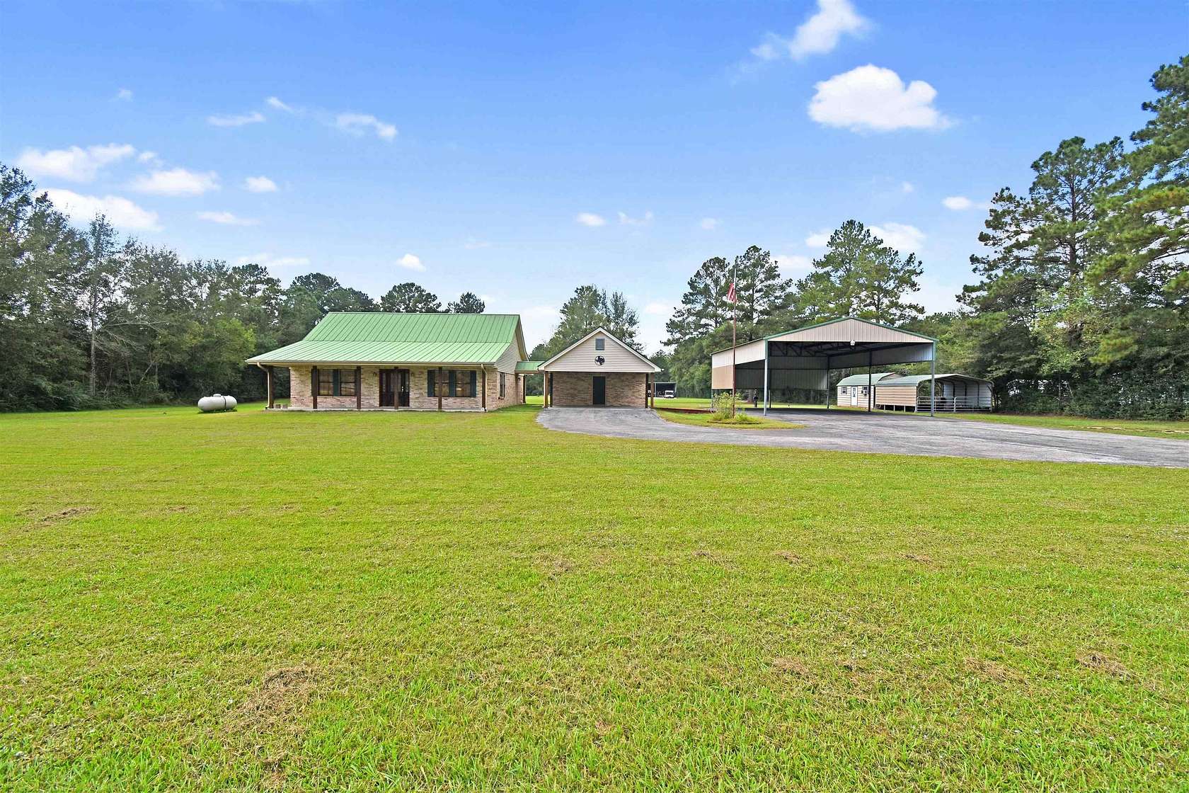 2 Acres of Improved Residential Land for Sale in Silsbee, Texas