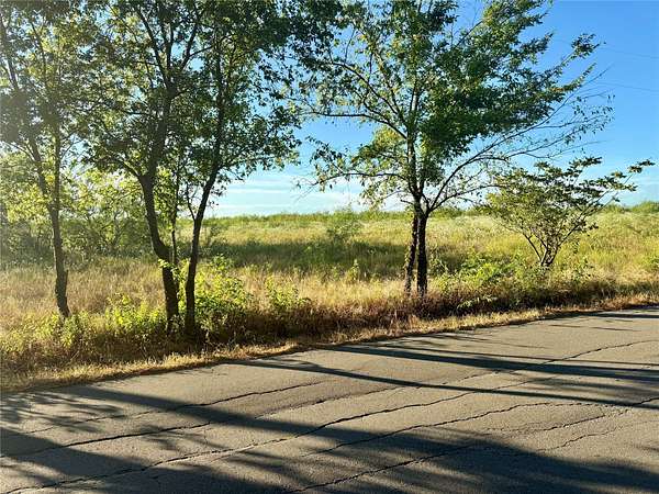10 Acres of Land for Sale in Kaufman, Texas