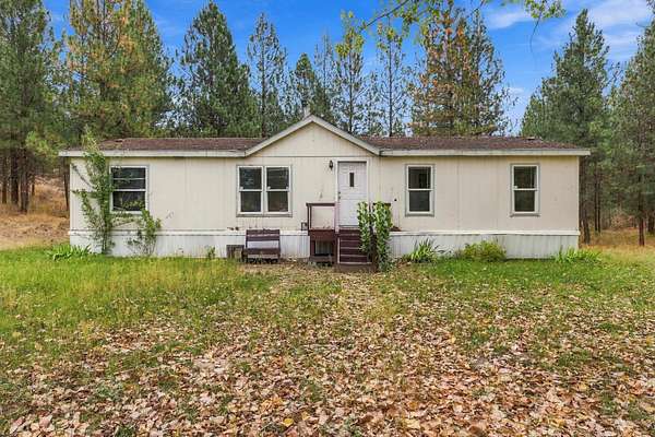18.8 Acres of Land with Home for Sale in Fruitland, Washington