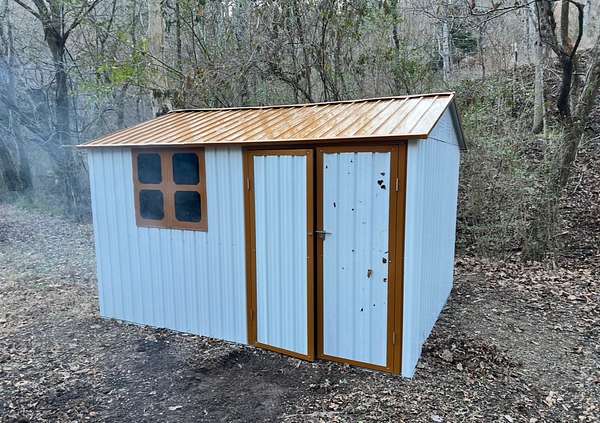 4.64 Acres of Land with Home for Sale in Ashland City, Tennessee