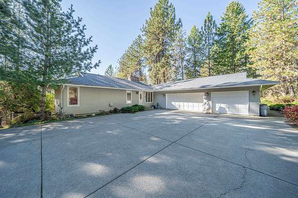 6 Acres of Land with Home for Sale in Mead, Washington
