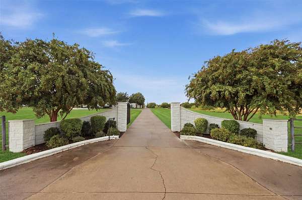 5 Acres of Land with Home for Sale in Fort Worth, Texas