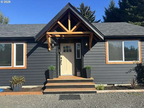 7.82 Acres of Land with Home for Sale in Warrenton, Oregon