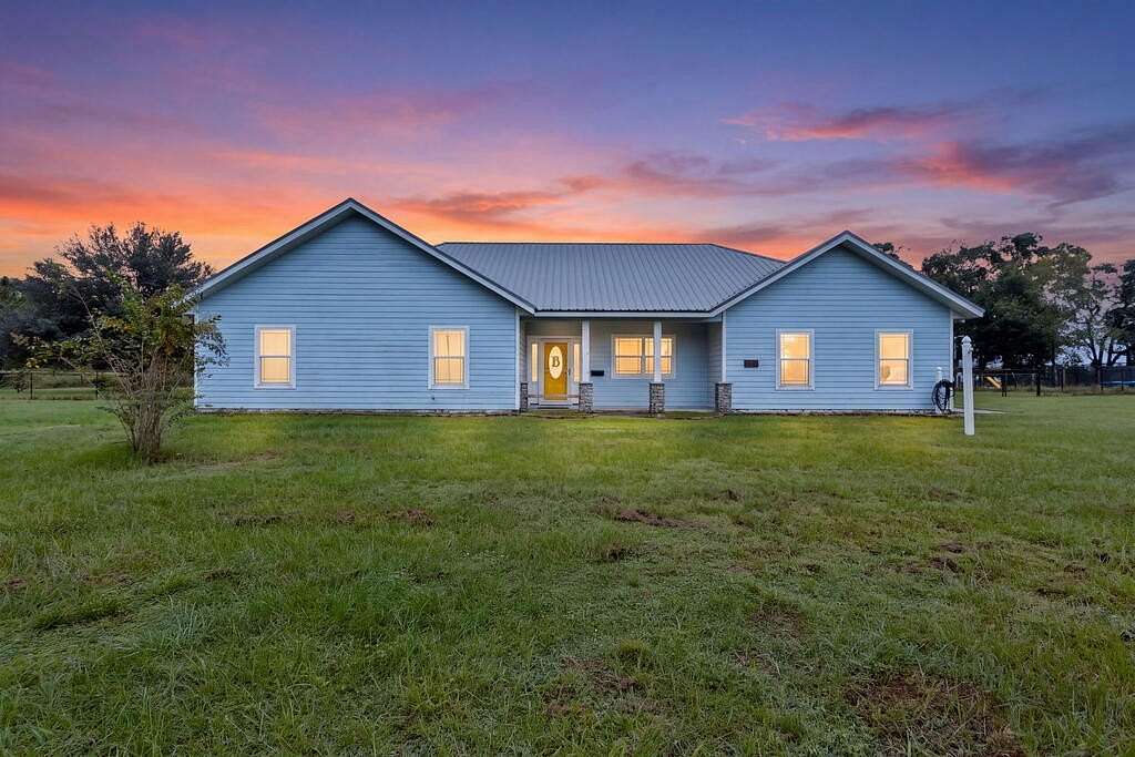 2 Acres of Land with Home for Sale in Trenton, Florida