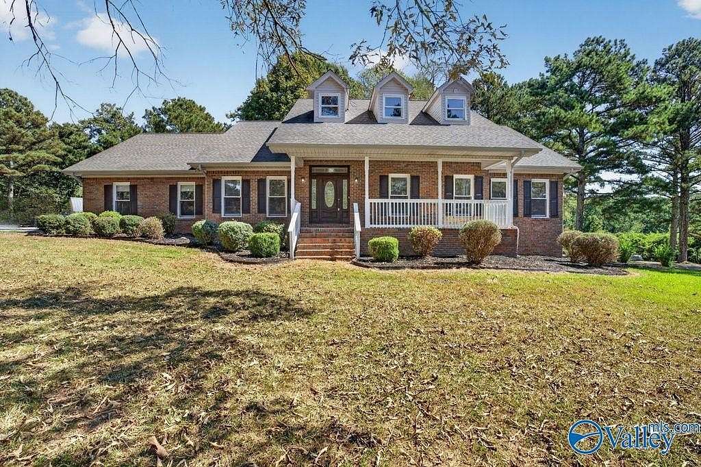 22 Acres of Land with Home for Sale in Vinemont, Alabama