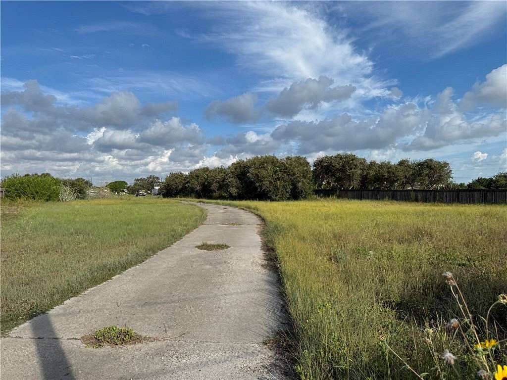 1.77 Acres of Improved Residential Land for Sale in Corpus Christi, Texas