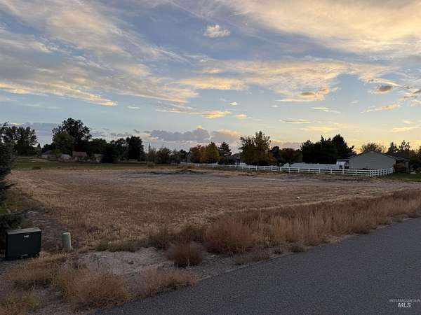 1 Acre of Land for Sale in Twin Falls, Idaho