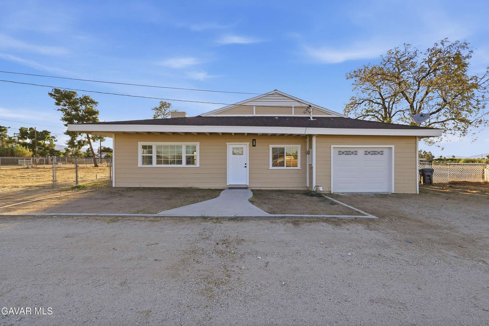 2.5 Acres of Land with Home for Sale in Palmdale, California