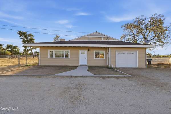 2.5 Acres of Land with Home for Sale in Palmdale, California