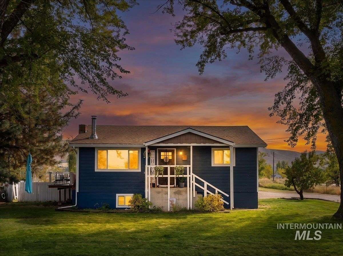 4.6 Acres of Land with Home for Sale in Emmett, Idaho