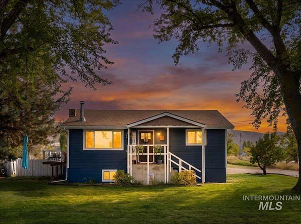 4.6 Acres of Land with Home for Sale in Emmett, Idaho