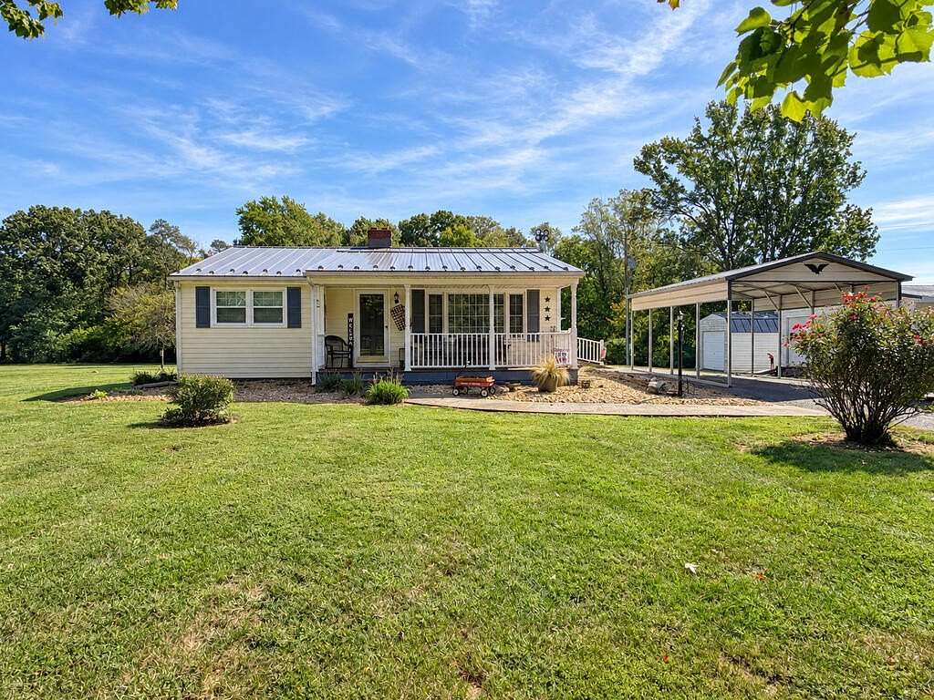 4.5 Acres of Land with Home for Sale in Pamplin City, Virginia