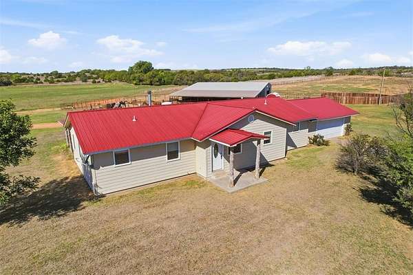9.37 Acres of Land with Home for Sale in Cheyenne, Oklahoma