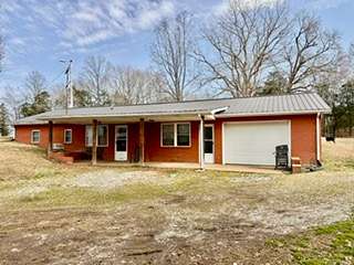 6.78 Acres of Land with Home for Auction in Lafayette, Tennessee