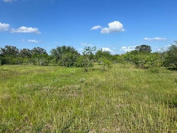 27 Acres of Land for Sale in Waelder, Texas