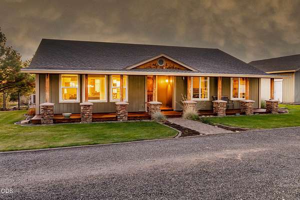 5 Acres of Land with Home for Sale in Prineville, Oregon
