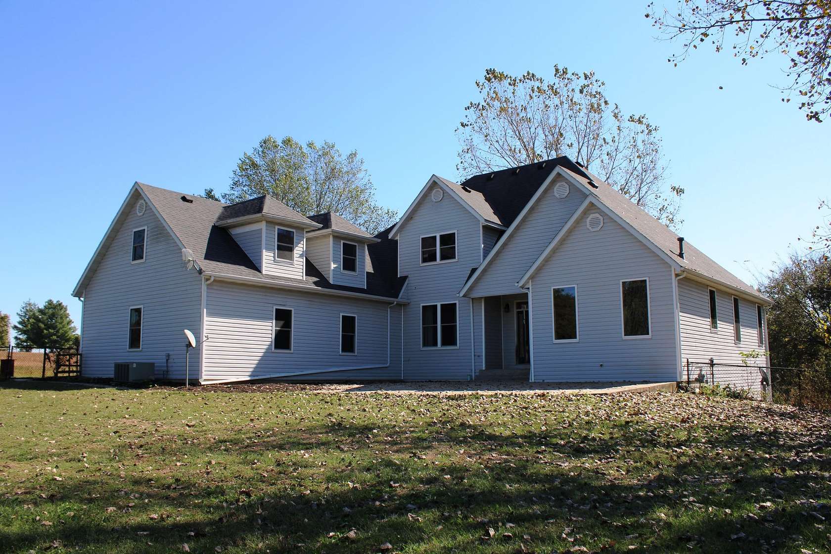 6 Acres of Land with Home for Sale in Fulton, Missouri