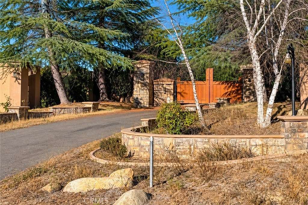 21 Acres of Land with Home for Sale in Murrieta, California