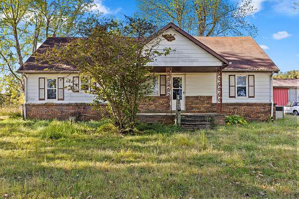13.2 Acres of Land with Home for Auction in Lafayette, Tennessee