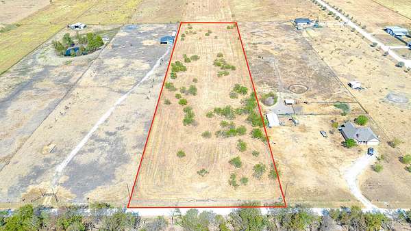 5 Acres of Residential Land for Sale in Corsicana, Texas