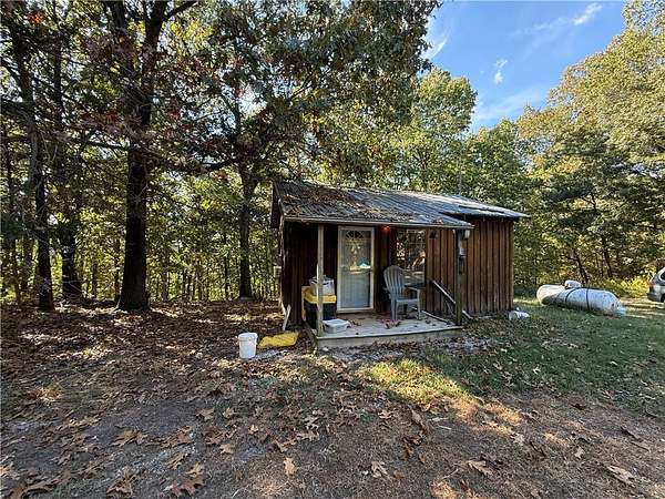 1 Acre of Residential Land for Sale in Eureka Springs, Arkansas