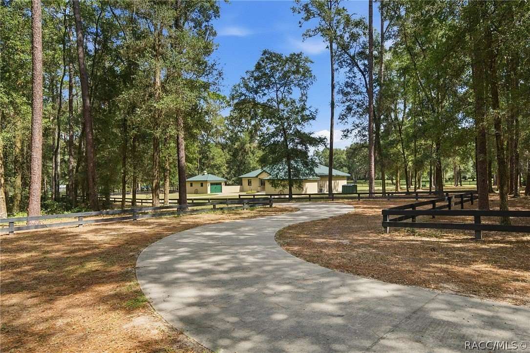 4.7 Acres of Land with Home for Sale in Ocala, Florida