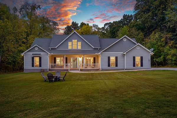 6.18 Acres of Land with Home for Sale in White House, Tennessee