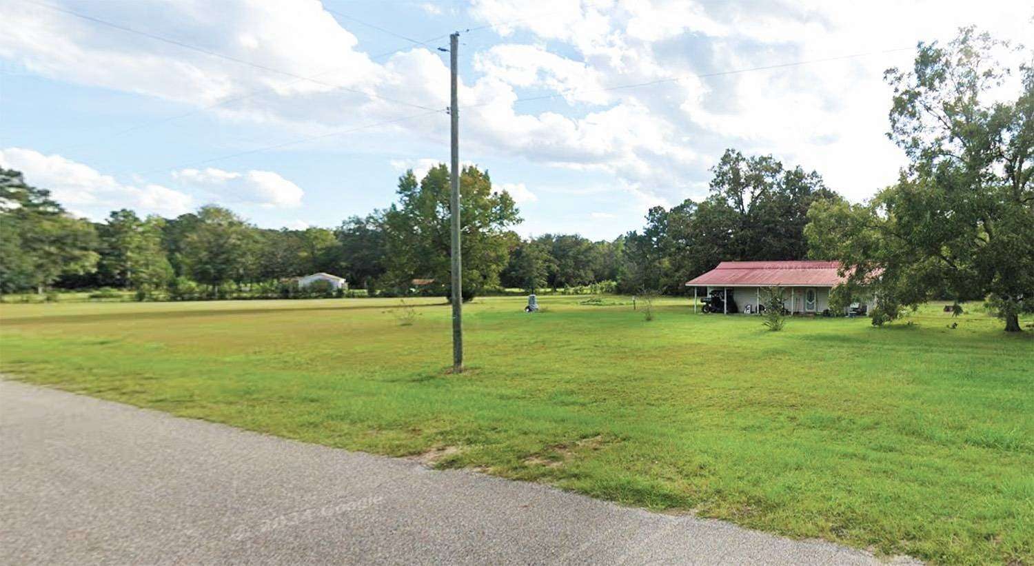 9.69 Acres of Land with Home for Sale in Cottonwood, Alabama