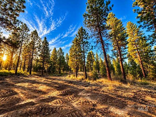 5 Acres of Land for Sale in Centerville, Idaho
