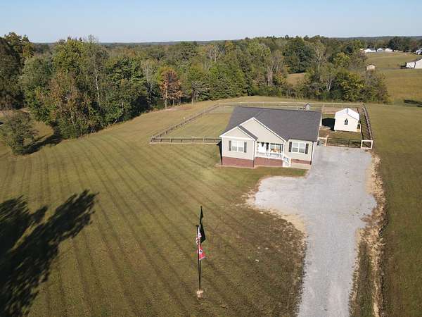 3.26 Acres of Land with Home for Sale in Charlotte, Tennessee