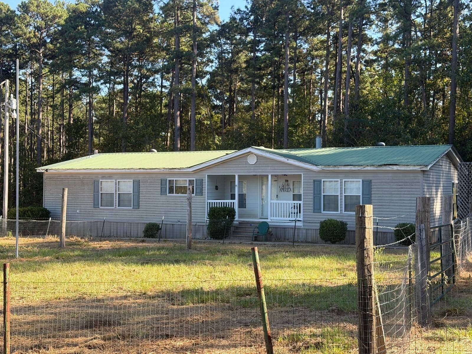 1.5 Acres of Land with Home for Sale in Waldo, Arkansas