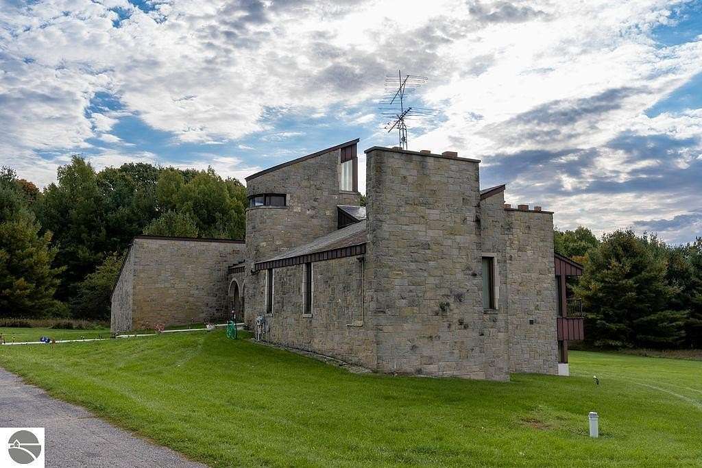80 Acres of Recreational Land with Home for Sale in Mount Pleasant, Michigan