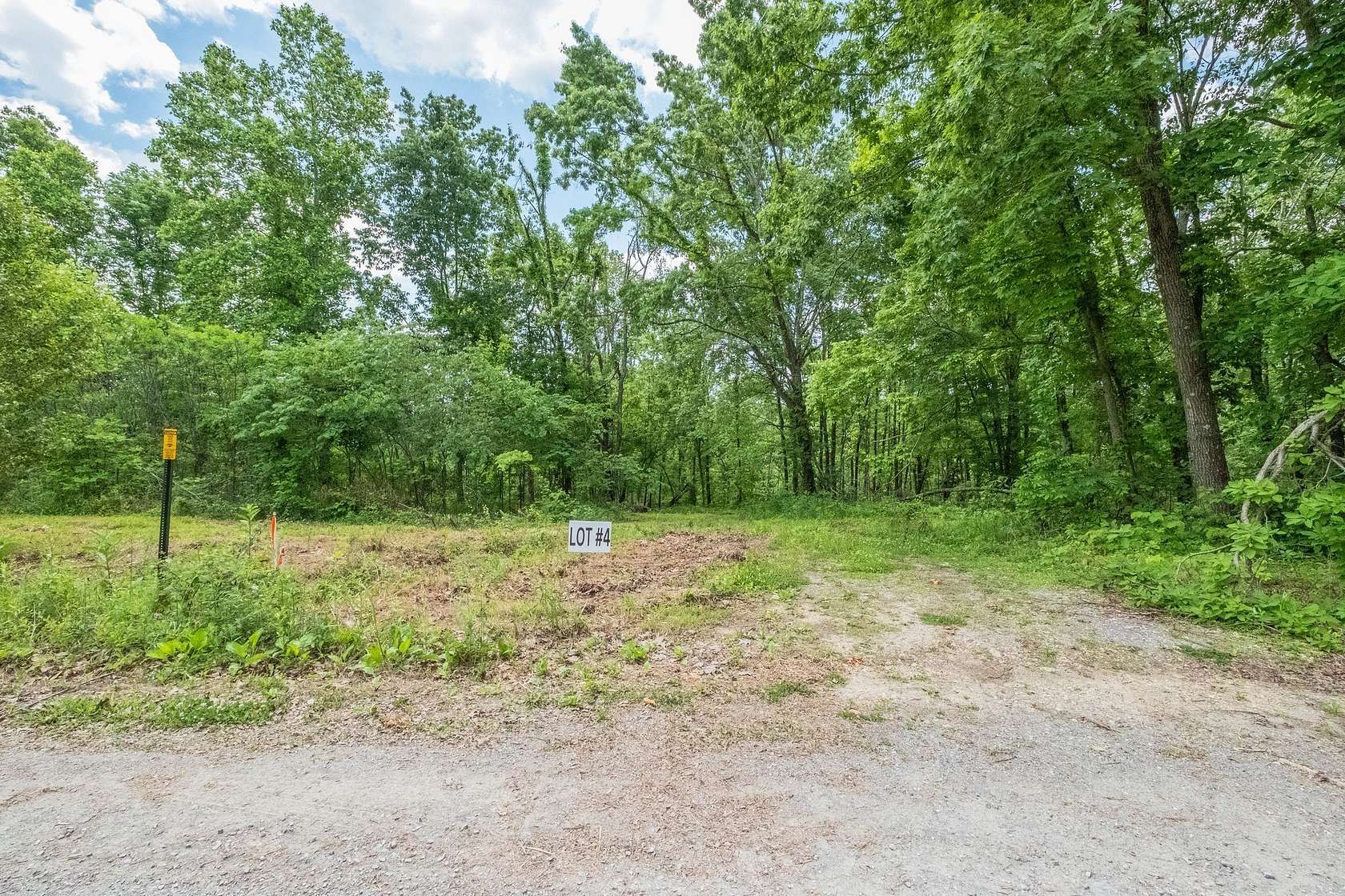1 Acre of Residential Land for Sale in Westmoreland, Tennessee
