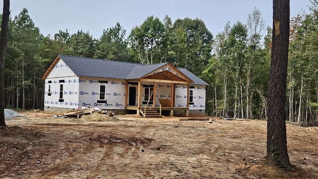 5.69 Acres of Land with Home for Sale in Amelia Court House, Virginia