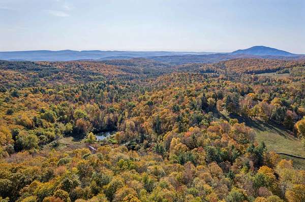 2.42 Acres of Residential Land for Sale in Hartland, Vermont