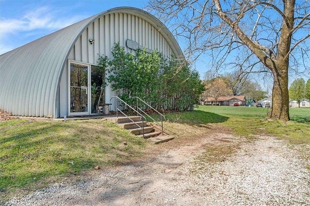 2.16 Acres of Improved Commercial Land for Sale in Springdale, Arkansas