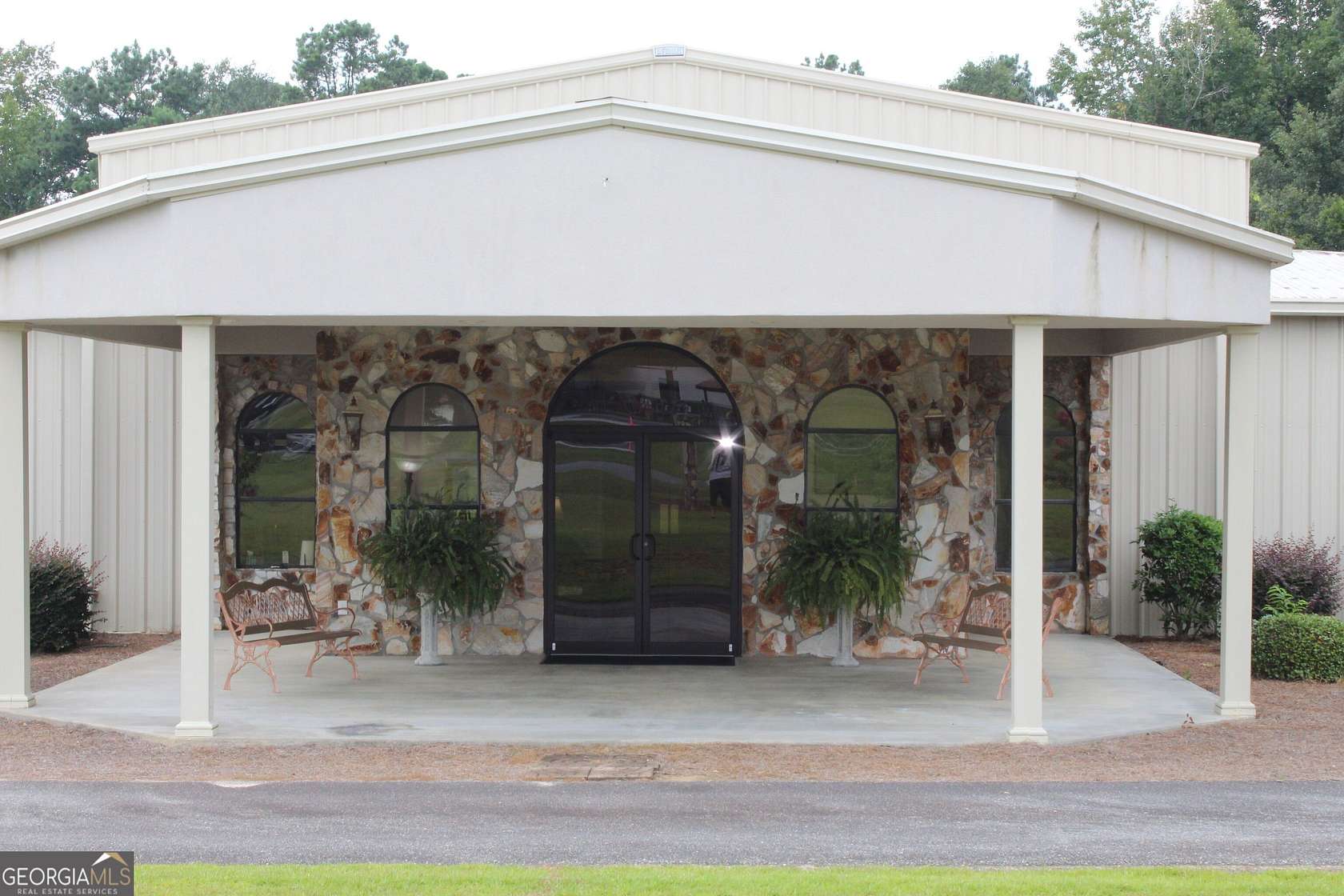 10 Acres of Improved Commercial Land for Sale in Eastman, Georgia