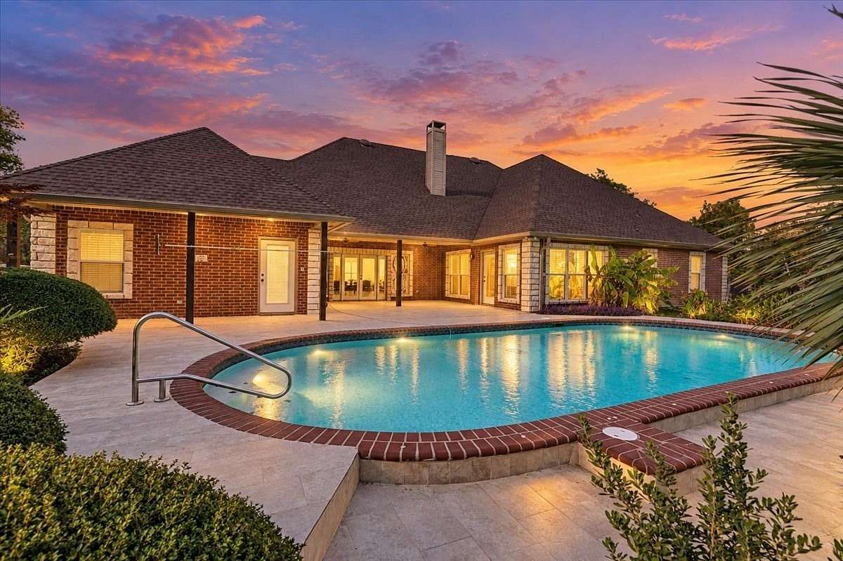 1.59 Acres of Land with Home for Sale in Corsicana, Texas