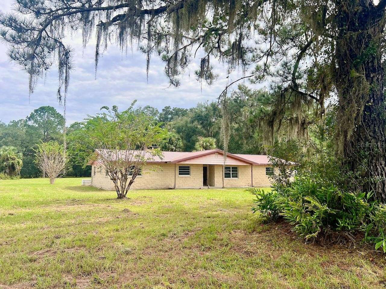 13 Acres of Land with Home for Sale in Williston, Florida