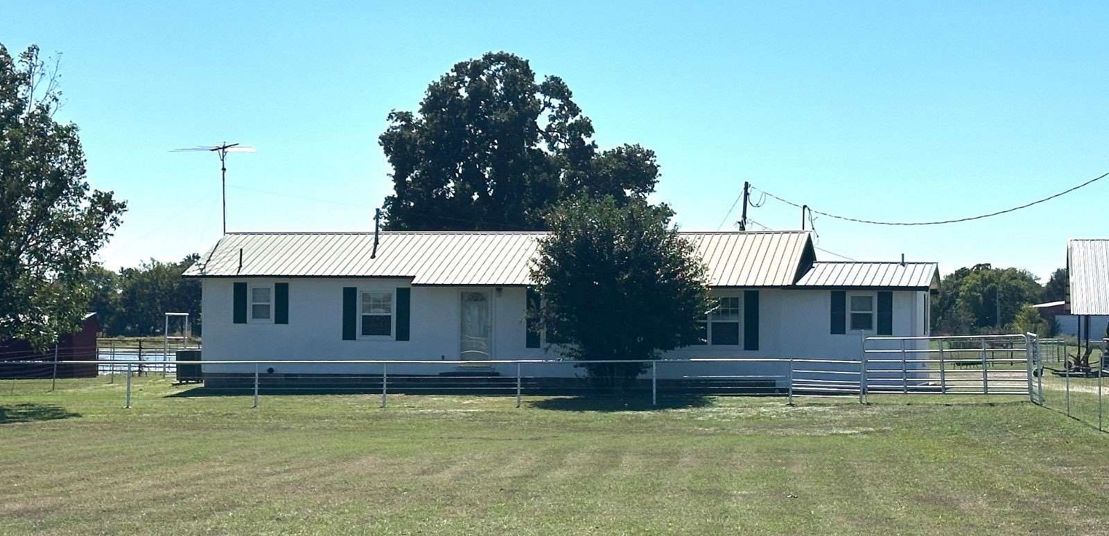 47.4 Acres of Agricultural Land with Home for Sale in Stratford, Oklahoma
