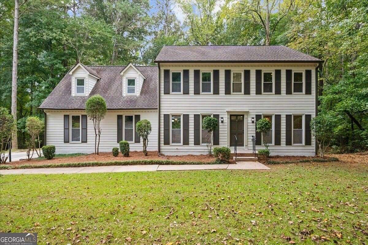 13.3 Acres of Land with Home for Sale in Fayetteville, Georgia